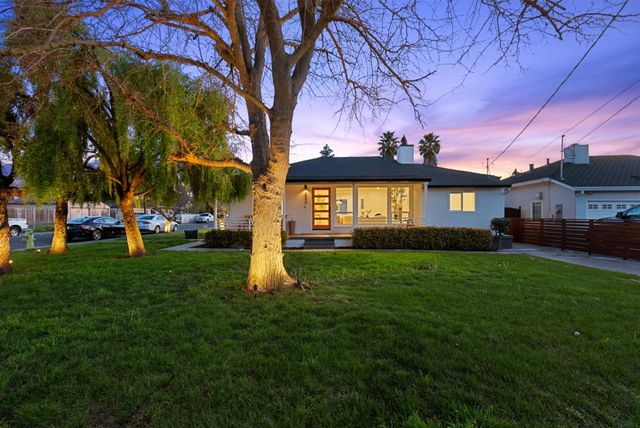 3448 Bay Rd, Redwood City, CA 94063