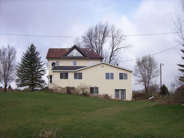 W6726 Puckaway Road, Markesan, WI 53946