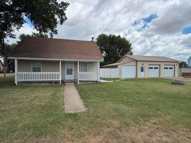 620 W  9th St, Kinsley, KS 67547