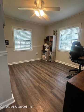 1387 E  1st St, Forest, MS 39074