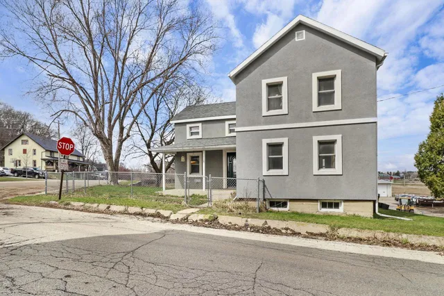 118 1st Avenue, New Glarus, WI 53574