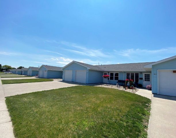 1401-1415-1501 1415, Mitchell, SD 57301