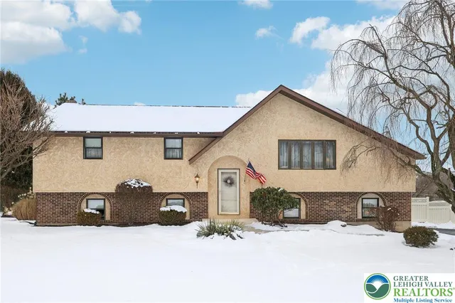 3829 Washington St N, Schnecksville, PA 18078