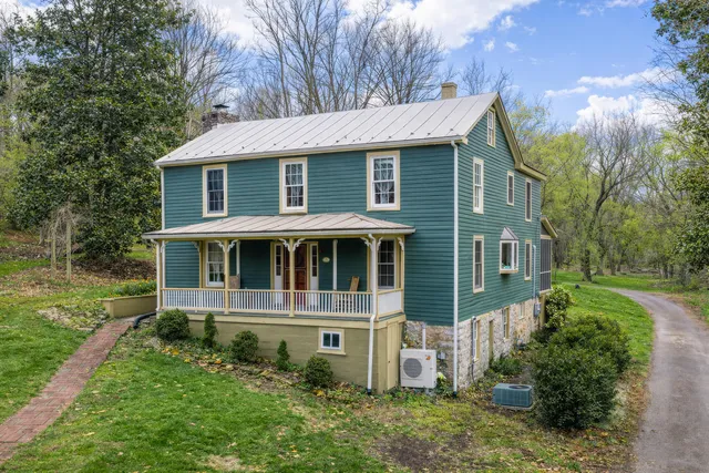 320 Enfield Rd, Lexington, VA 24450