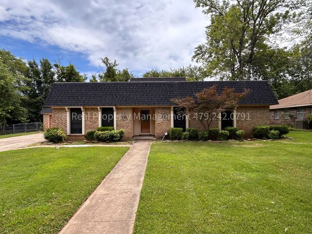 3301 S  27th St, Fort Smith, AR 72901