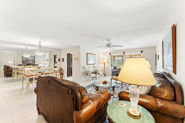 1402 High Point Way SW #B, Delray Beach, FL 33445