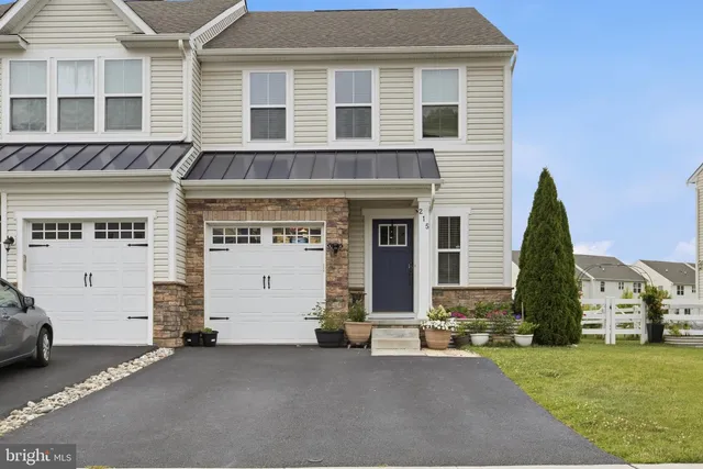 215 Felix Dr, Newark, DE 19713