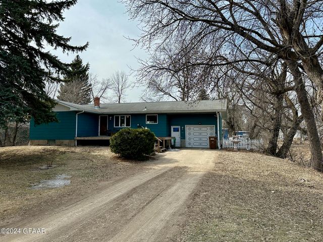 403 W  1st Ave N, Cavalier, ND 58220