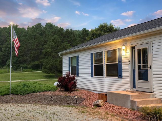 N9060 Pilar Rd, Holmen, WI 54636