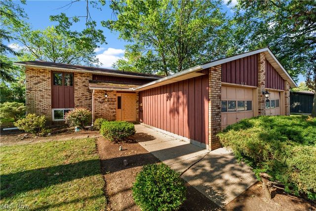 1423 Shaffer Dr, Lorain, OH 44053