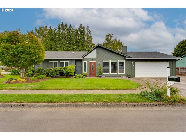 1236 SE 23rd St, Troutdale, OR 97060