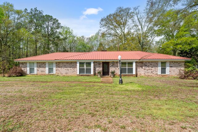512 Kennedy Dr NW, Magee, MS 39111
