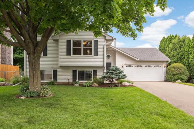 8100 Hidden Ct, Chanhassen, MN 55317