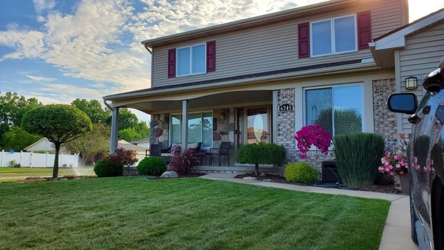 6745 Woonsocket St, Canton, MI 48187