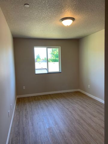 351 N  Broad St #1, Monmouth, OR 97361