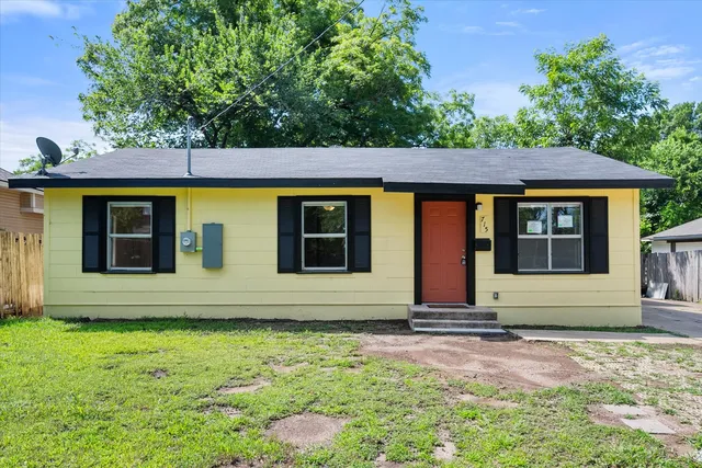 715 W  9th Ave, Corsicana, TX 75110