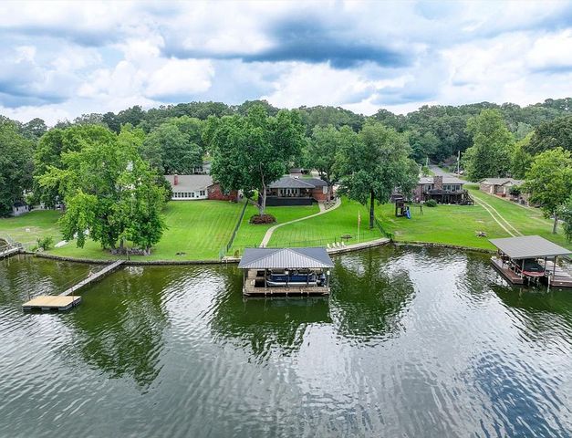 216 Yorkshire Dr, Hot Springs National Park, AR 71913