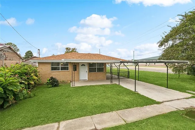 3620 Sinclair St, Chalmette, LA 70043