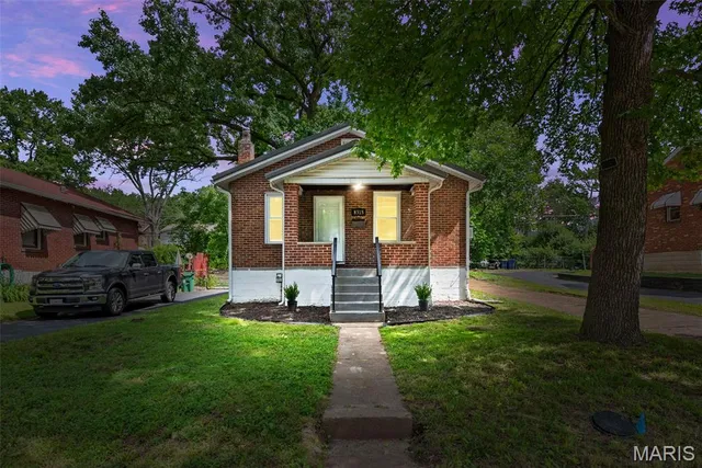 8315 Jefferson Ave, Saint Louis, MO 63114