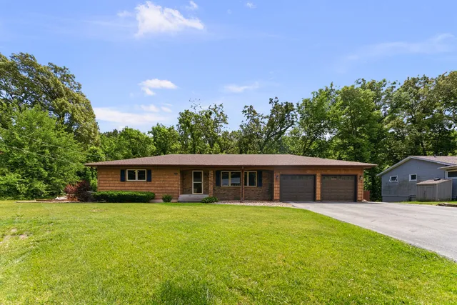 8145 54th Street Ct, Coal Valley, IL 61240