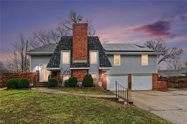 12513 Monroe Ave, Grandview, MO 64030