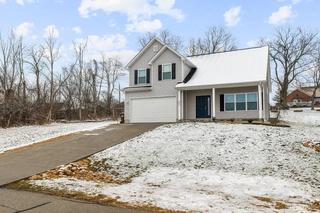 19876 Overlook Cir, Lawrenceburg, IN 47025