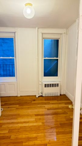 91 Baxter St #3R, New York, NY 10013