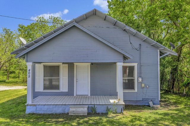 405 S  Weatherford St, Chico, TX 76431
