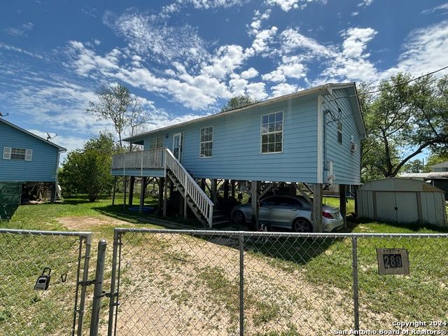 289 ISLE OF VIEW DR, Mc Queeney, TX 78123