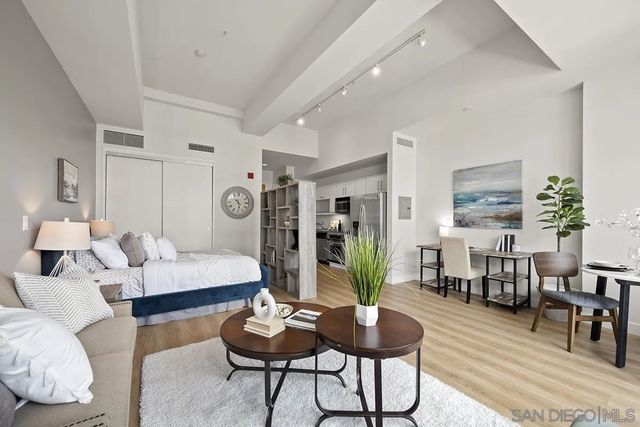 350 W  Ash St #1006, San Diego, CA 92101