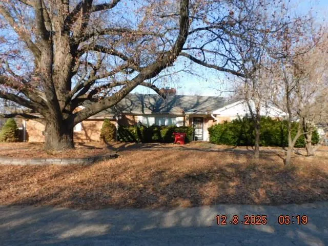 58 Ussery Dr, Lexington, MO 64067