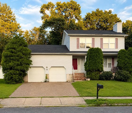 9 Netty St, Howell, NJ 07731