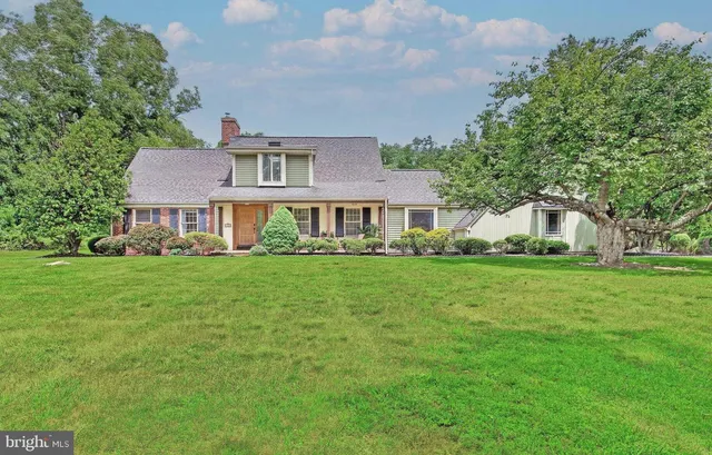 6 Aqua Ter, Pennington, NJ 08534