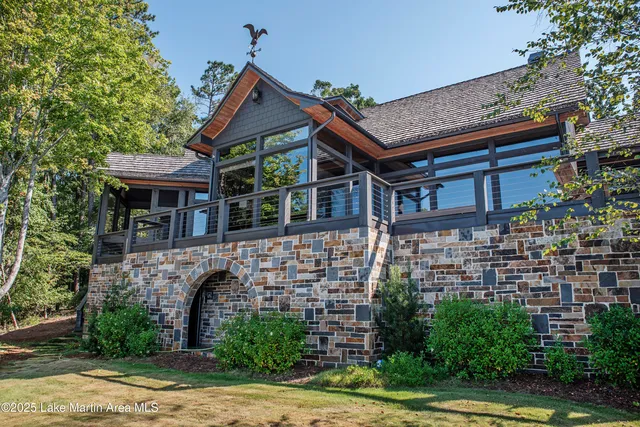 58 S  Point Dr, Alexander City, AL 35010