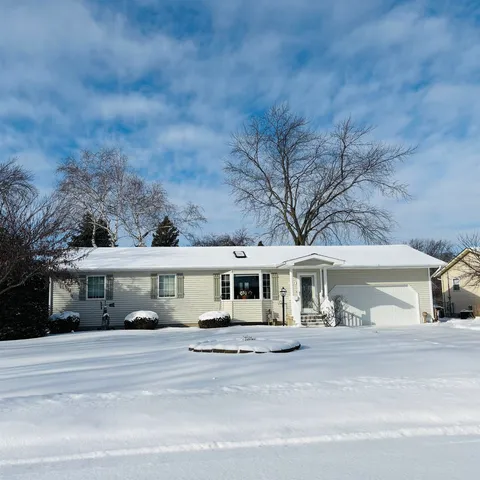 3914 Ranch Dr, Bay City, MI 48706