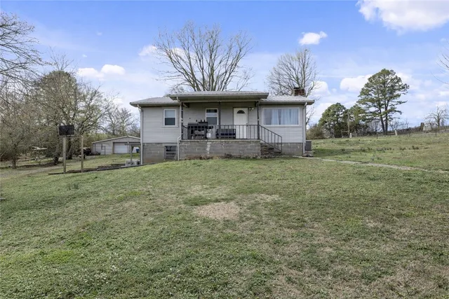 19227 E  Black Oak Rd, Fayetteville, AR 72701