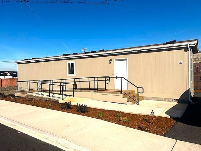 460 Arnos St #87, Talent, OR 97540