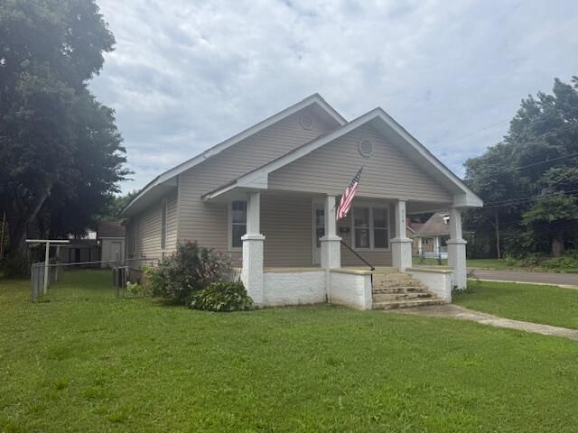 714 W Leyda Avenue, West Plains, MO 65775