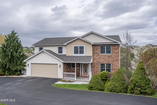 855 Fox Chapel Dr, Duncansville, PA 16635