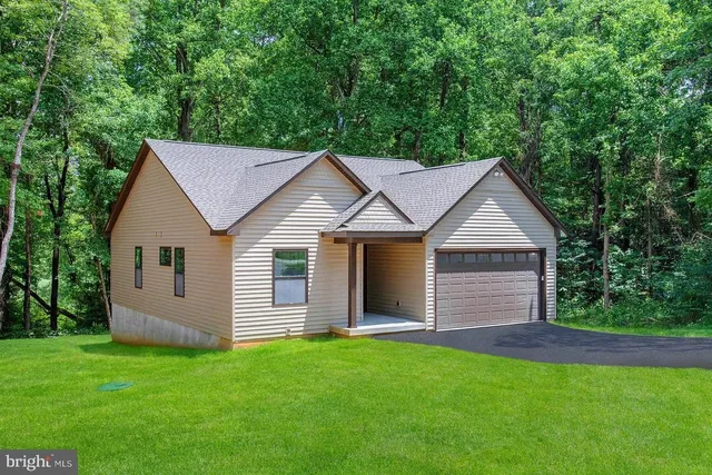 53 Artisan Dr, Montross, VA 22520