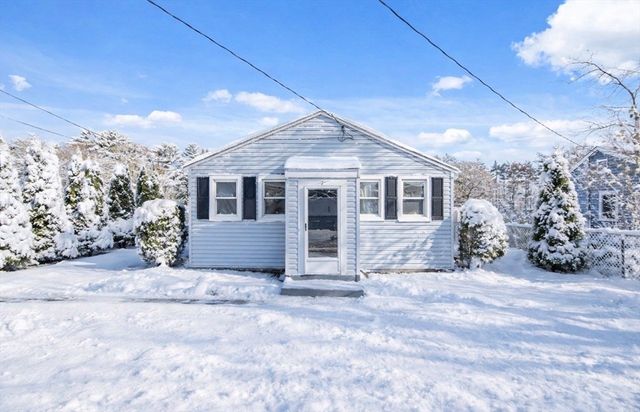 7 Cedar Dr, Carver, MA 02330