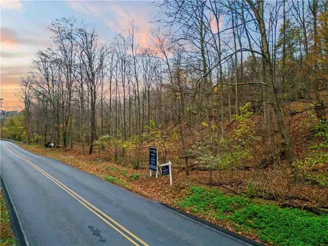 McDowell Ln, Canonsburg, PA 15317