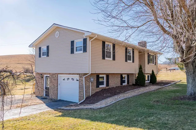 6830 S  Scenic Hwy, Bland, VA 24315