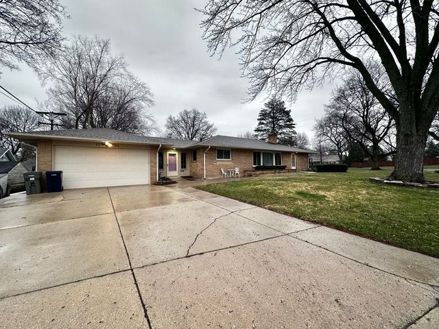 1104 Lawrence Ave, Elgin, IL 60123