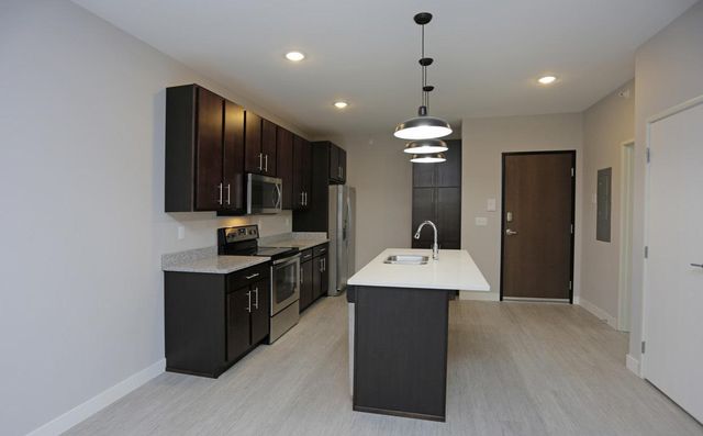 800 N  3rd St #308, Grand Forks, ND 58203
