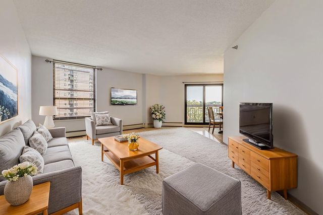 6615 Lake Shore Dr S #604, Minneapolis, MN 55423