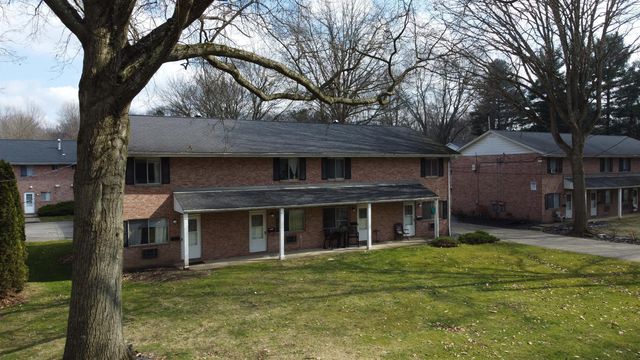 483 Brentwood Dr #B483, Kent, OH 44240