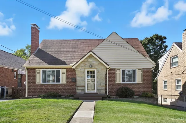 3795 Meadowlark Ln, Cincinnati, OH 45227