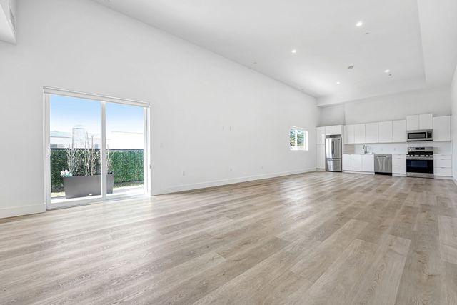 11700 Magnolia Blvd #211, Valley Village, CA 91607