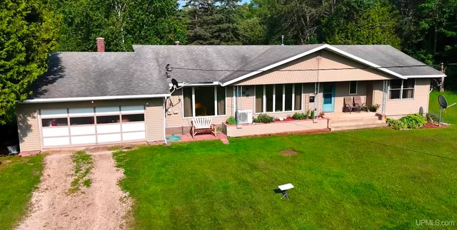 2694N River Rd, Gulliver, MI 49840